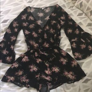 NWOT! AE Floral Romper - Sz M Long